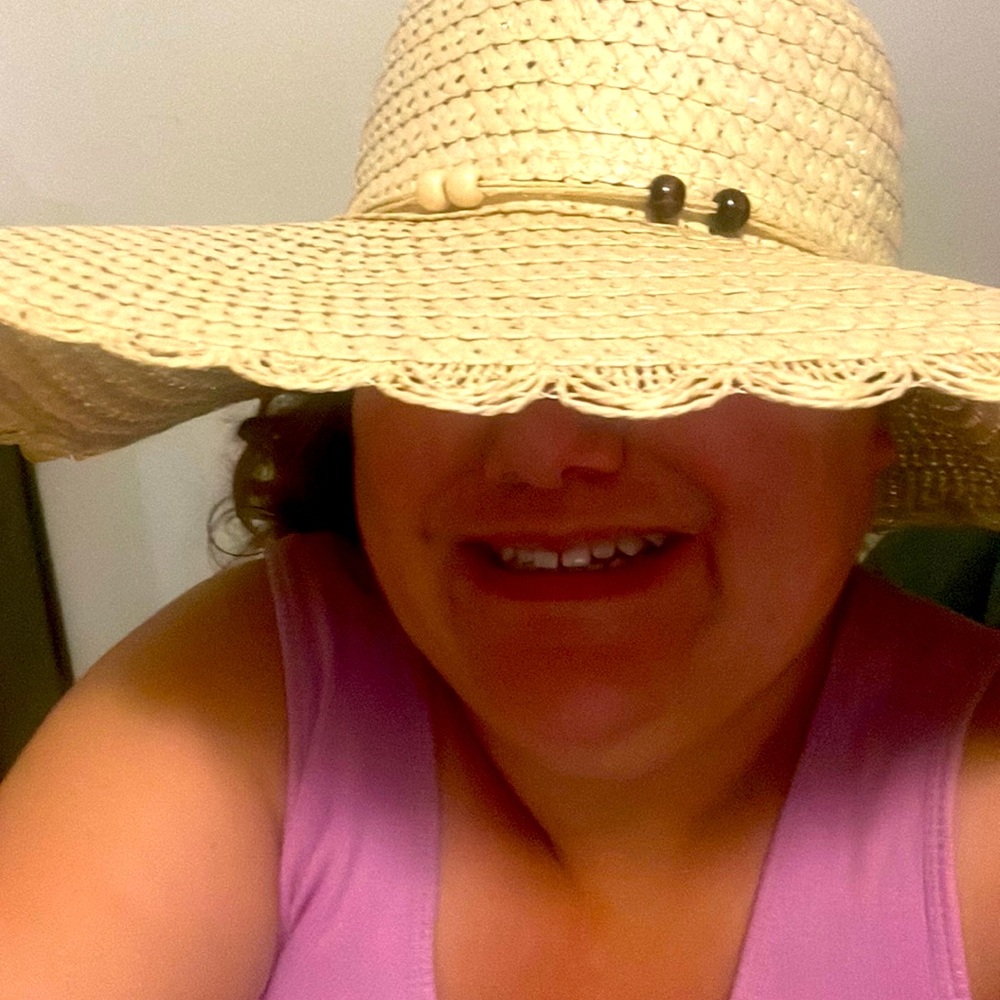 New cream sun scalloped cottage style beach hat